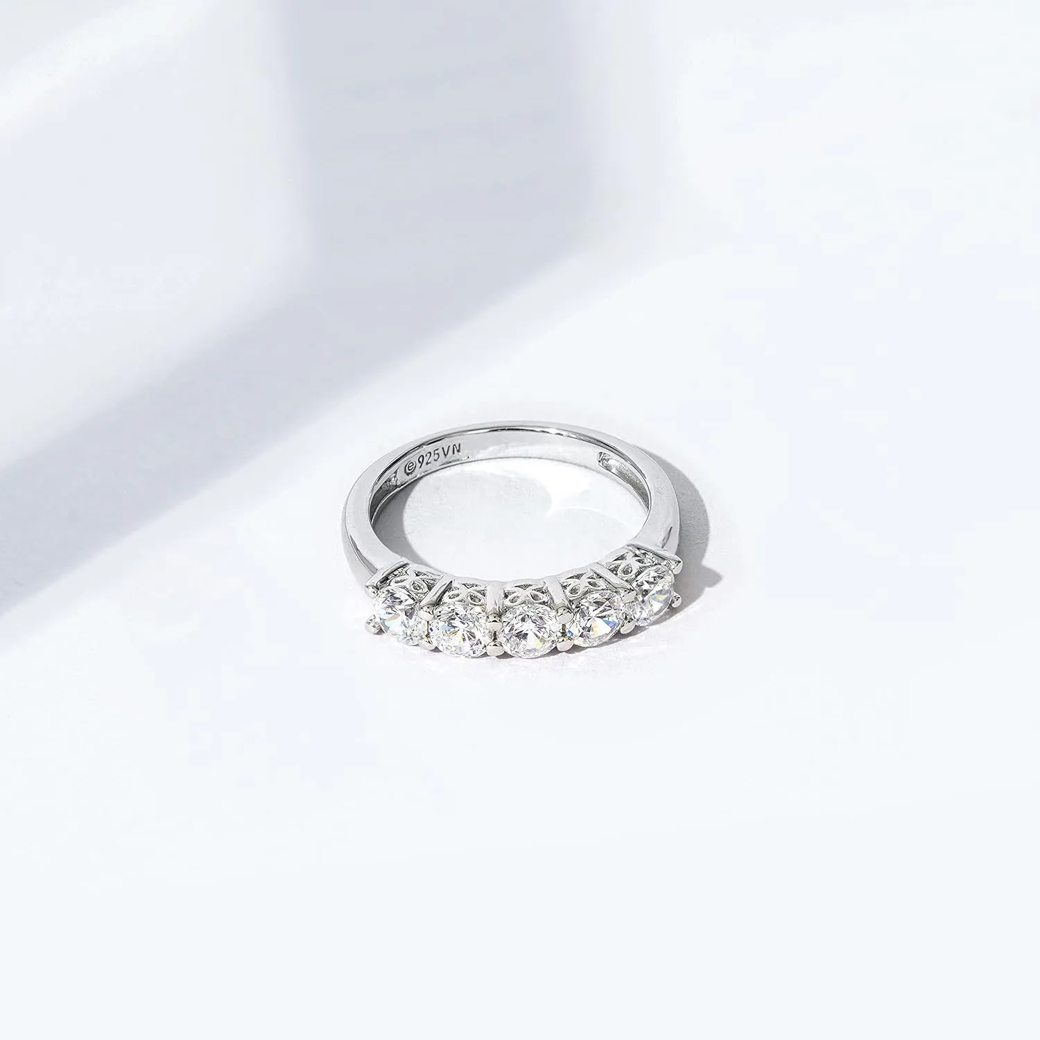 Amazon Essentials Sterling Silver Five-Stone Ring set with Round Cut Infinite Elements Cubic Zirconia (previously Amazon Collection)