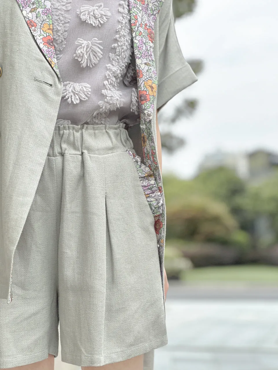 Greyish Green Floral Ruffled Pocket Pure Linen Paperbag Shorts