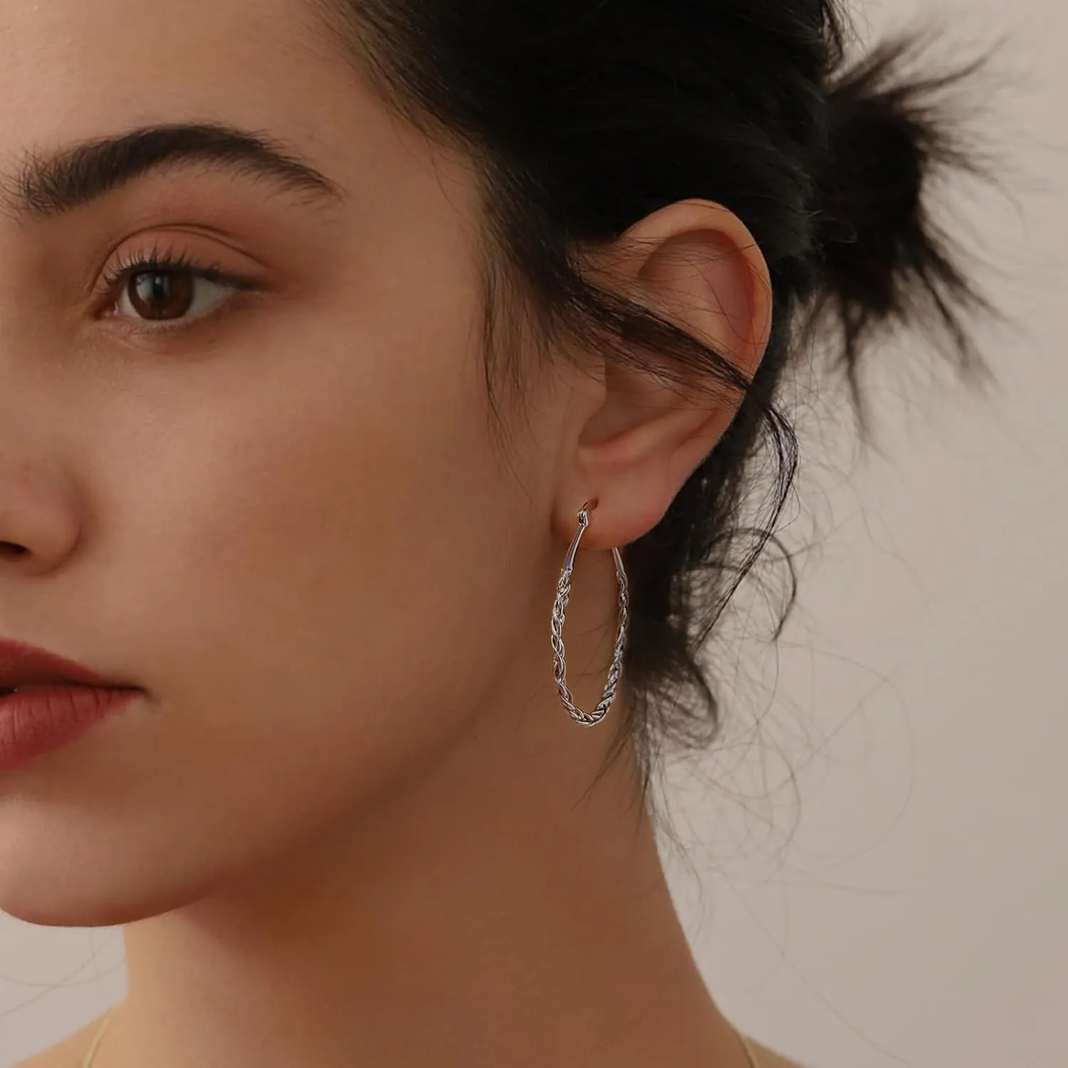 Oval Hoop Earrings for Women - Sterling Silver Large Huggie Hoop Earrings Hypoallergenic Twisted Loop Earrings Lightweight Chunky Hoop Earrings for Sensitive Ears Fashion Earrings Gifts for Christmas