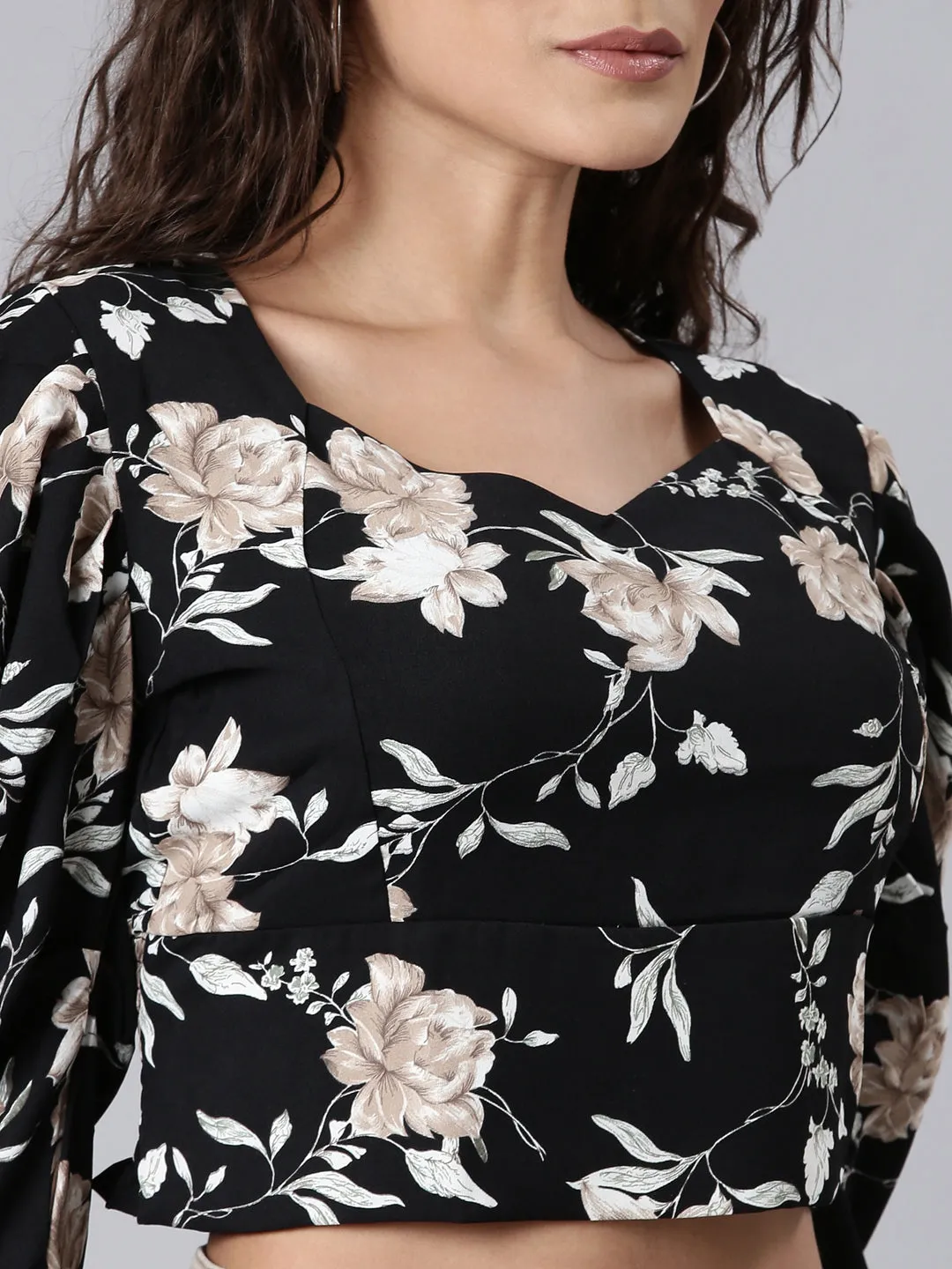 Women Black Floral Print Sweetheart Neck Puff Sleeve Blouson Crop Top