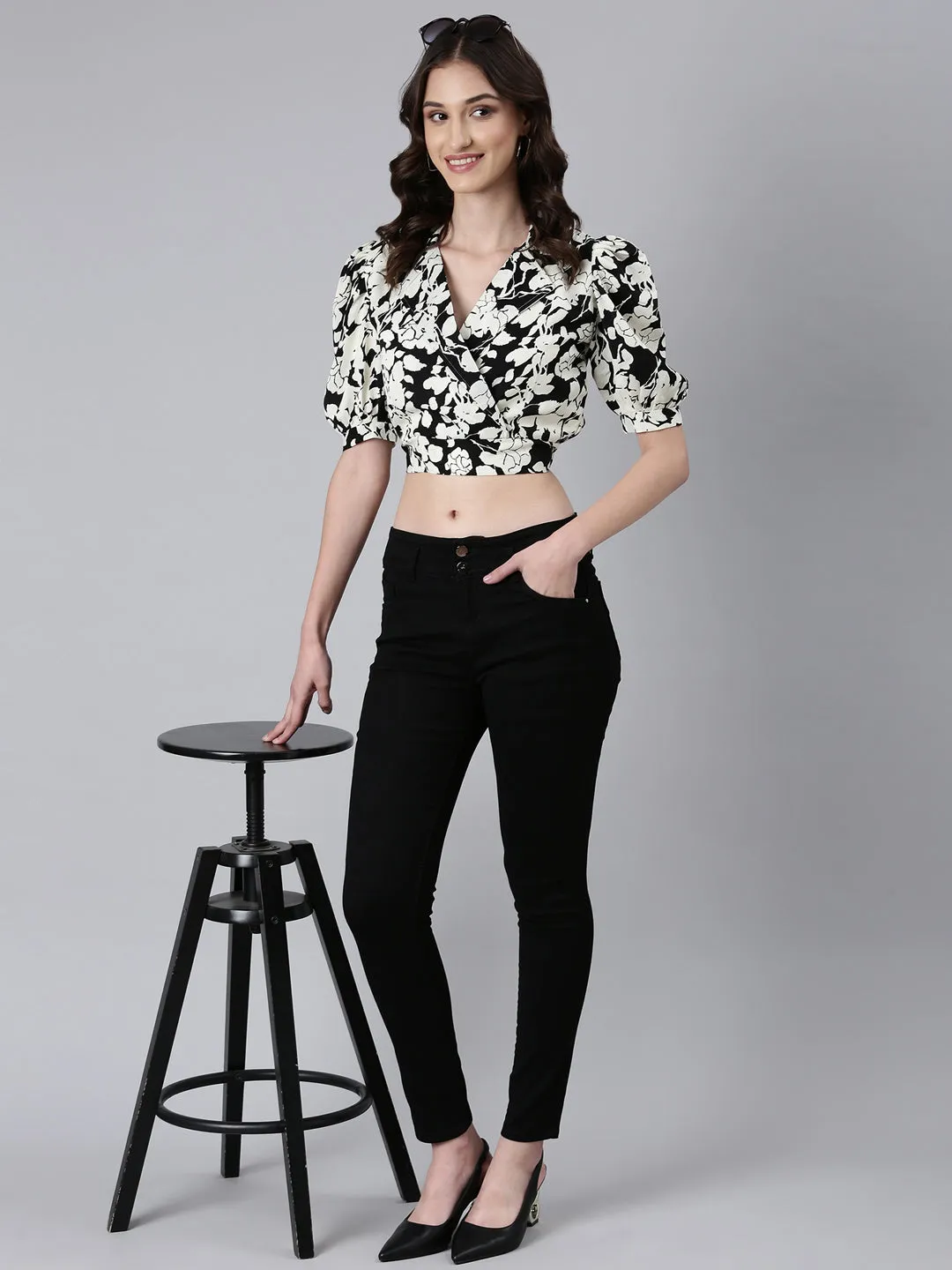 Women Off White Floral Printed Puffed Sleeve Shirt Collar Wrap Crop Top